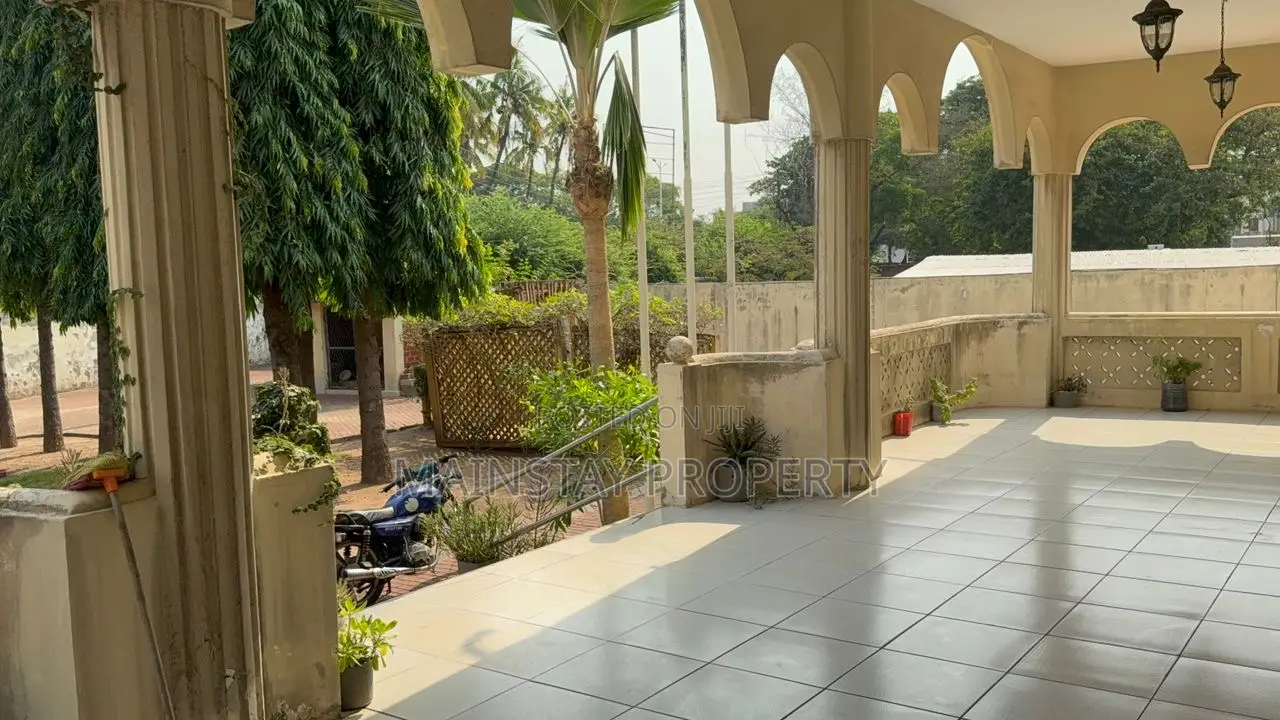 6bdrm House in Mainstay Estates, Airport Residential Area for sale