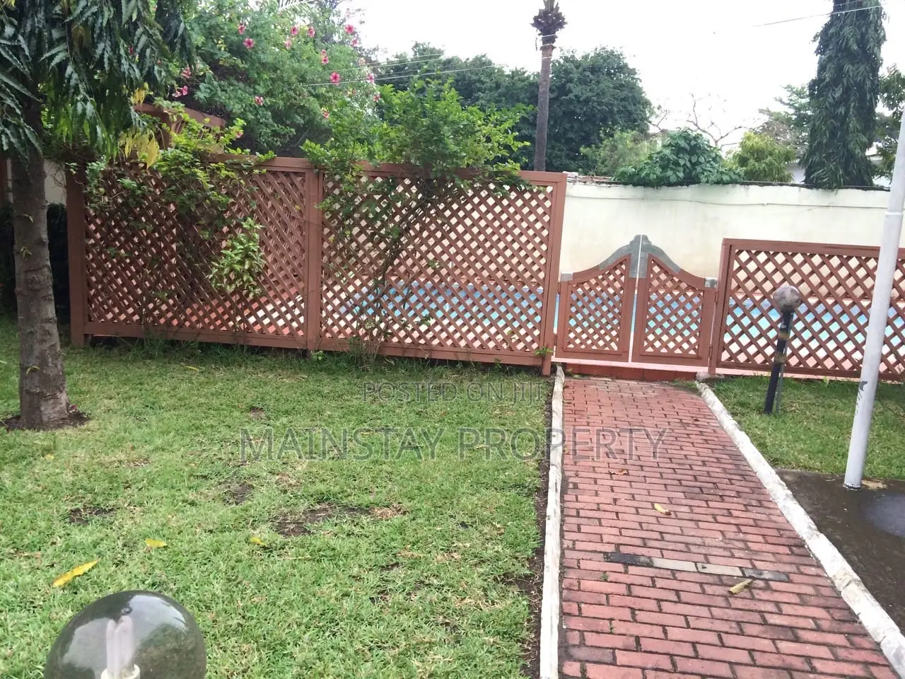 6bdrm House in Mainstay Estates, Airport Residential Area for sale