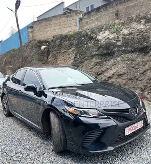 Toyota Camry SE FWD 2020 Black