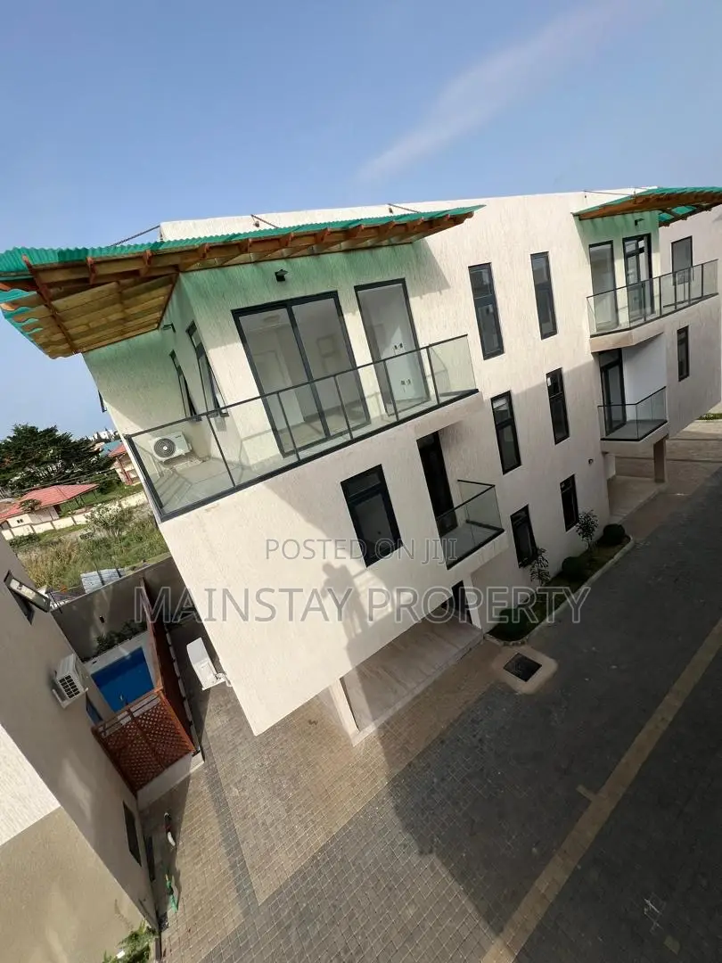 4bdrm Townhouse / Terrace in Mainstay Estates, East Legon for rent