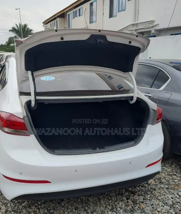 Hyundai Avante 2018 White