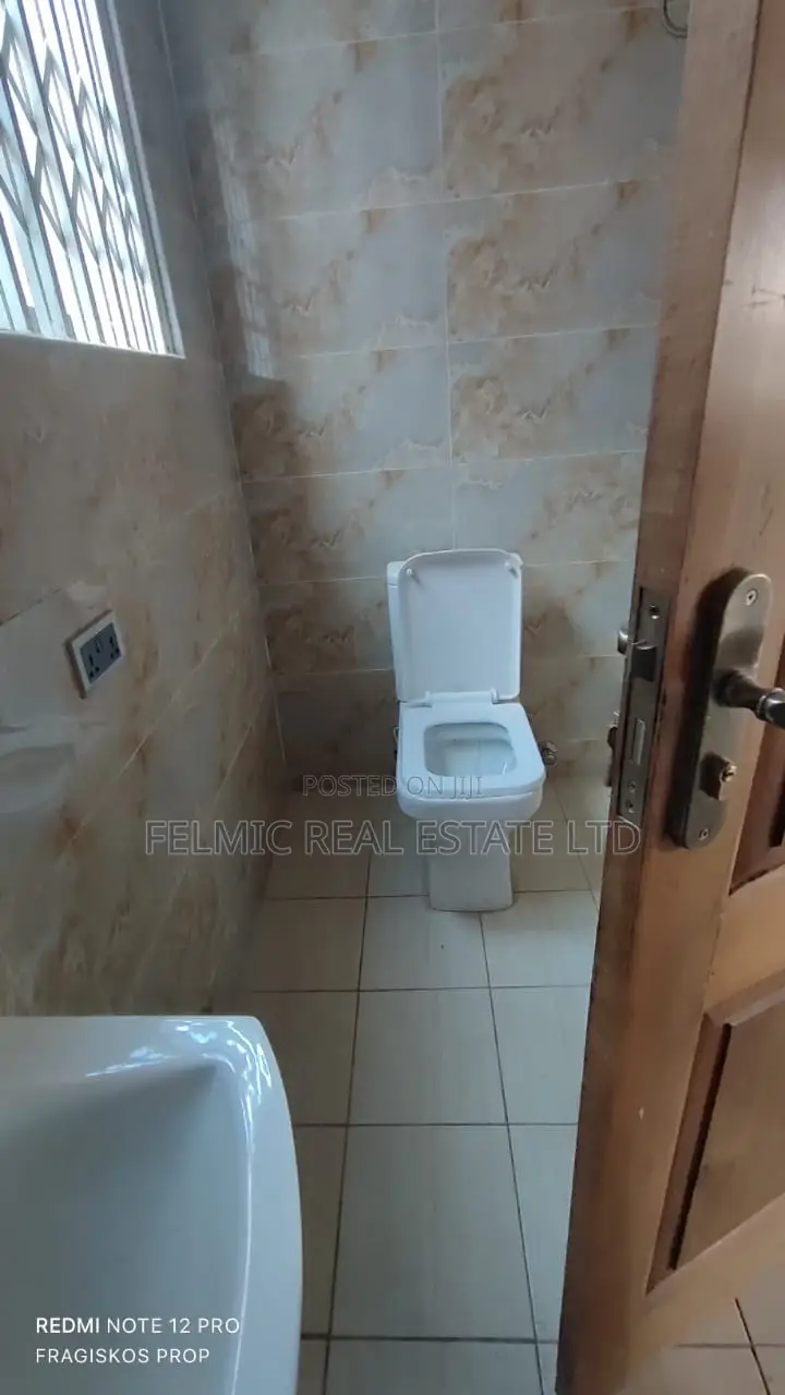 4bdrm House in Felmic Real Estate, Ofankor for rent