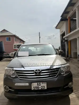 Toyota Fortuner 2.7 RWD 2015 Gold