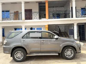 Toyota Fortuner 2.7 RWD 2015 Gold