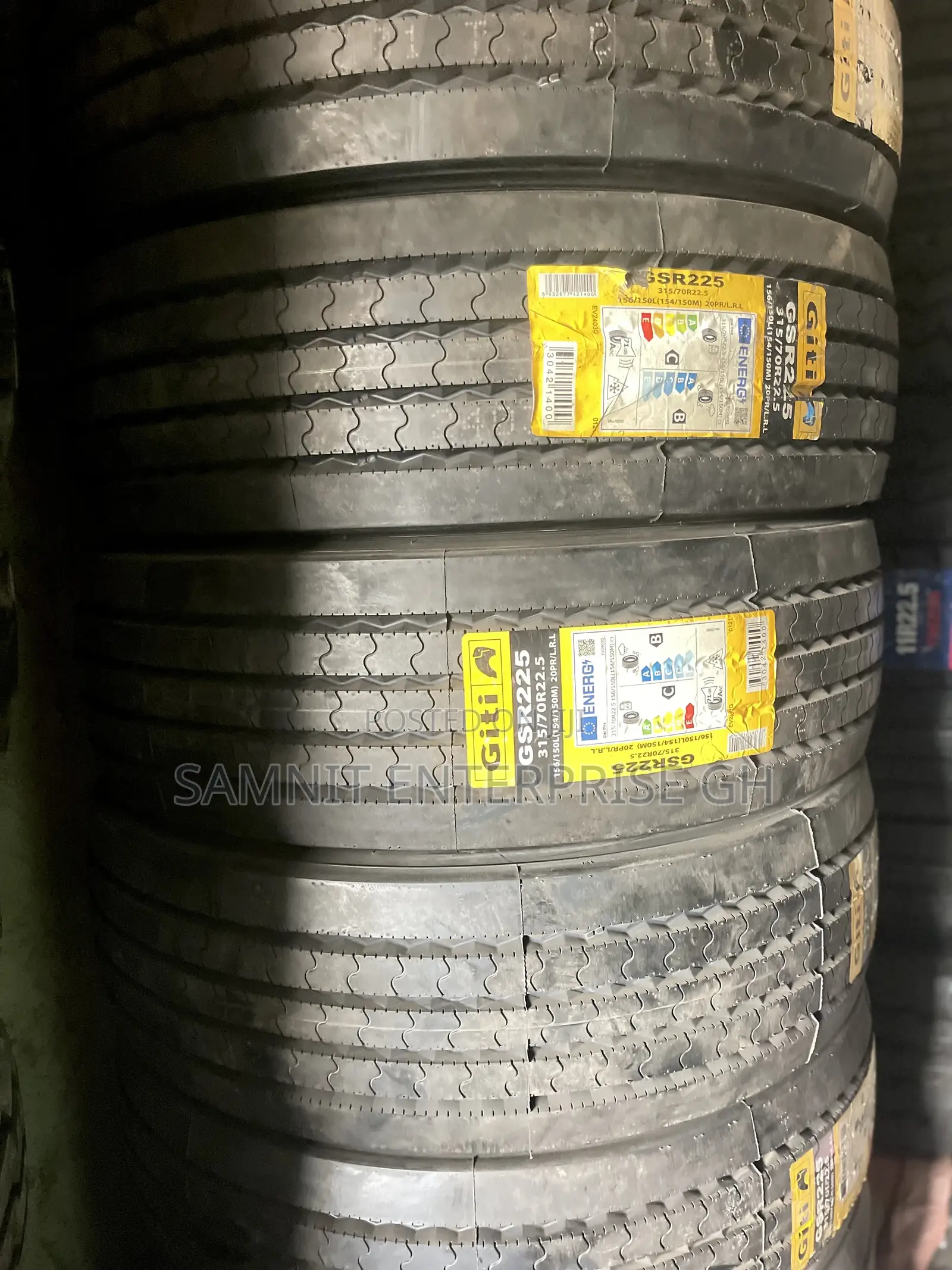 Get Your Quality Tires for Heavy Duty Trucks and Escalators