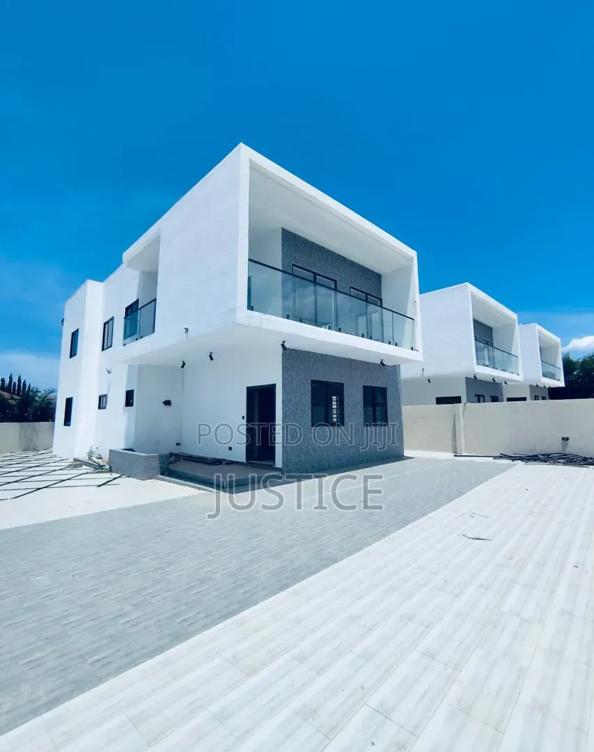 4bdrm House in Adjiringanor, Otano for sale