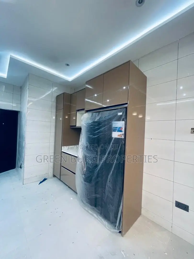 5bdrm House in East Legon for sale