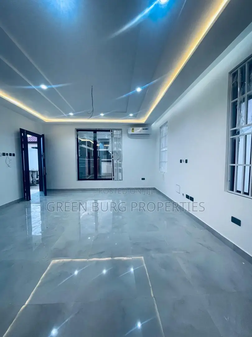 5bdrm House in East Legon for sale