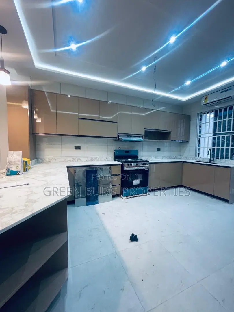 5bdrm House in East Legon for sale