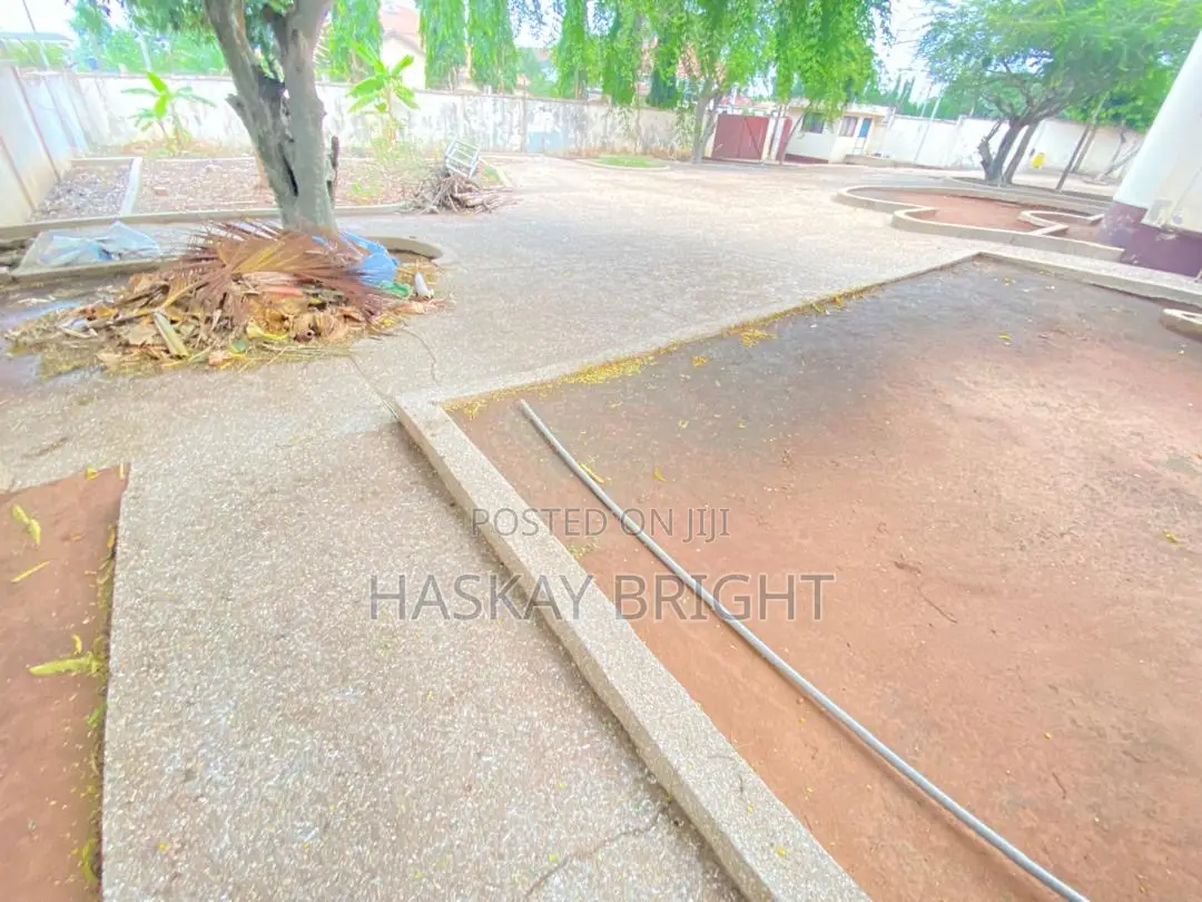 2 Plots of Land With 6 Bedrooms Structure on It for Sale Tantra Hill