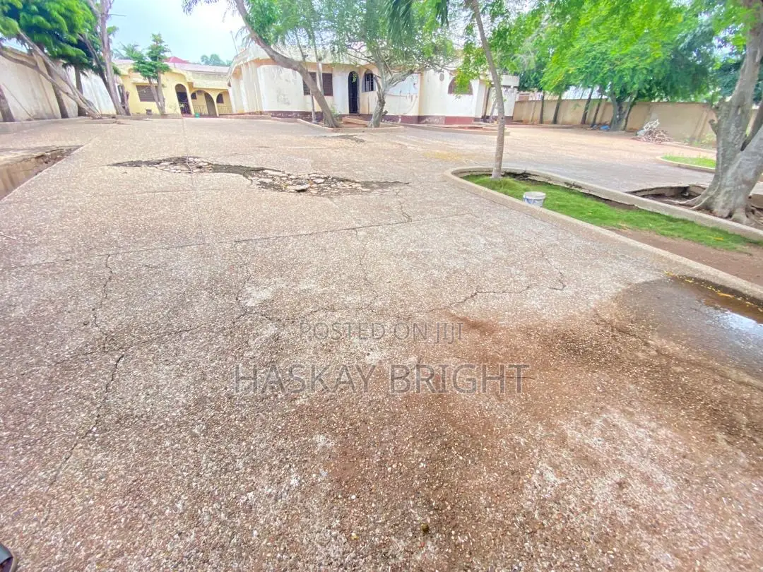 2 Plots of Land With 6 Bedrooms Structure on It for Sale Tantra Hill