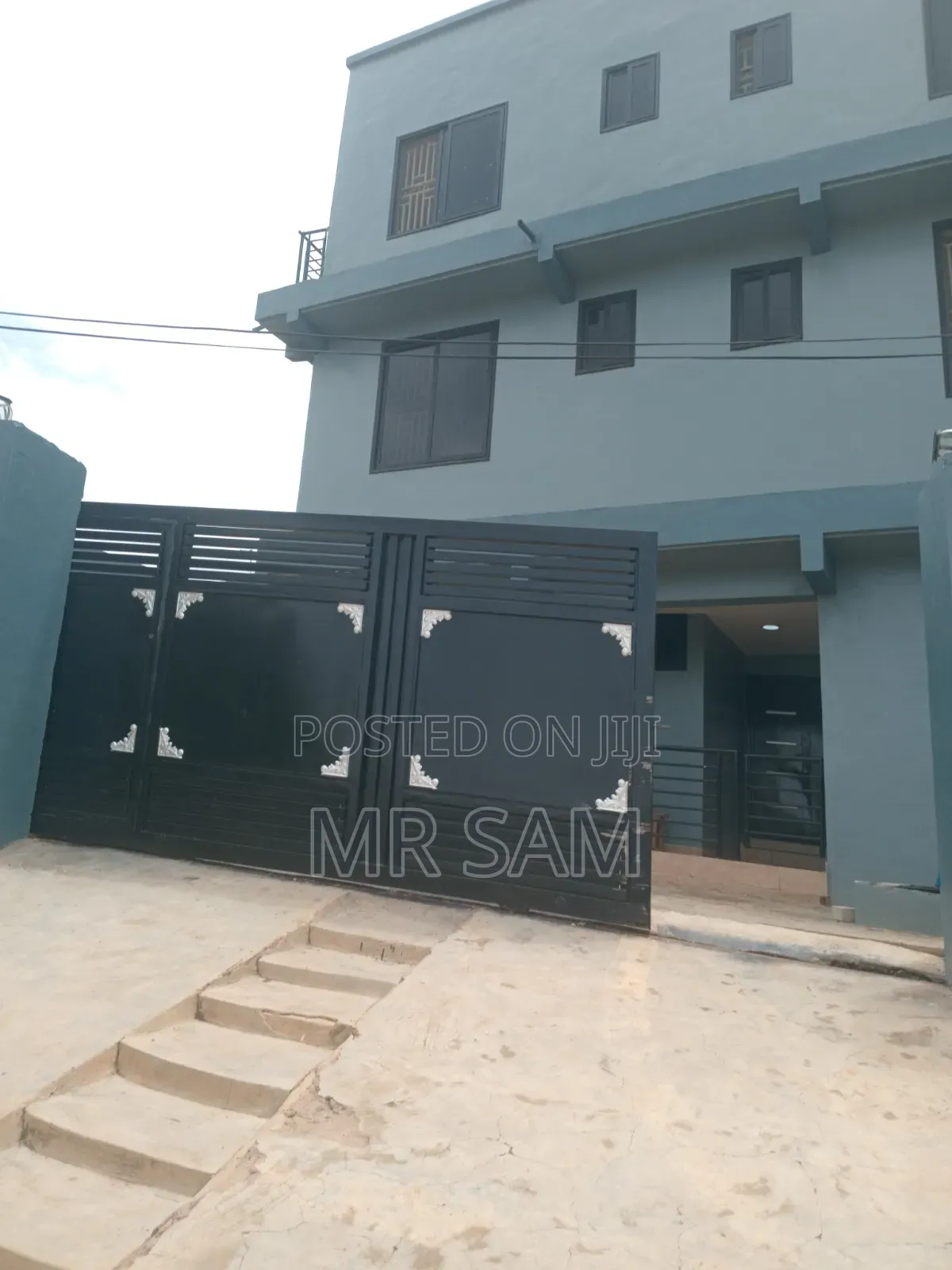 6bdrm Apartment in Sam Properties, Mallam for sale