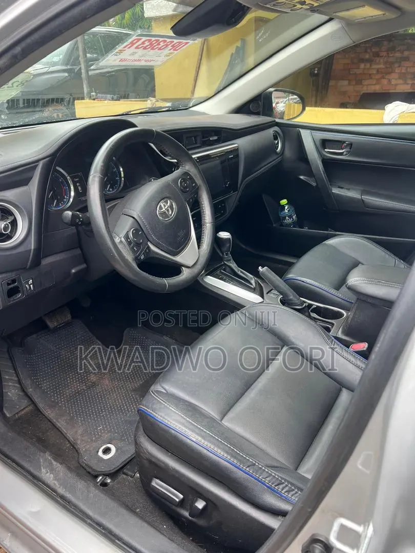 Toyota Corolla XSE 4dr Sedan (1.8L 4cyl CVT) 2017 Silver