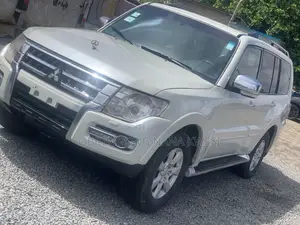 Mitsubishi Pajero Sport 2020 White