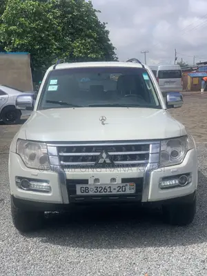 Mitsubishi Pajero Sport 2020 White