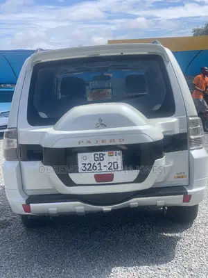 Mitsubishi Pajero Sport 2020 White