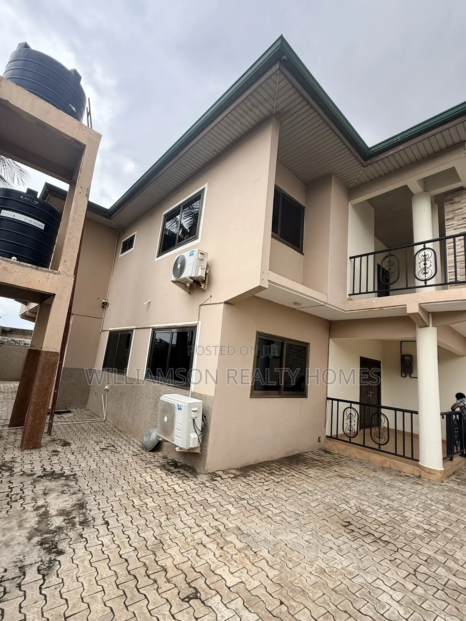 3bdrm Duplex in Community 18 Area, Spintex for rent