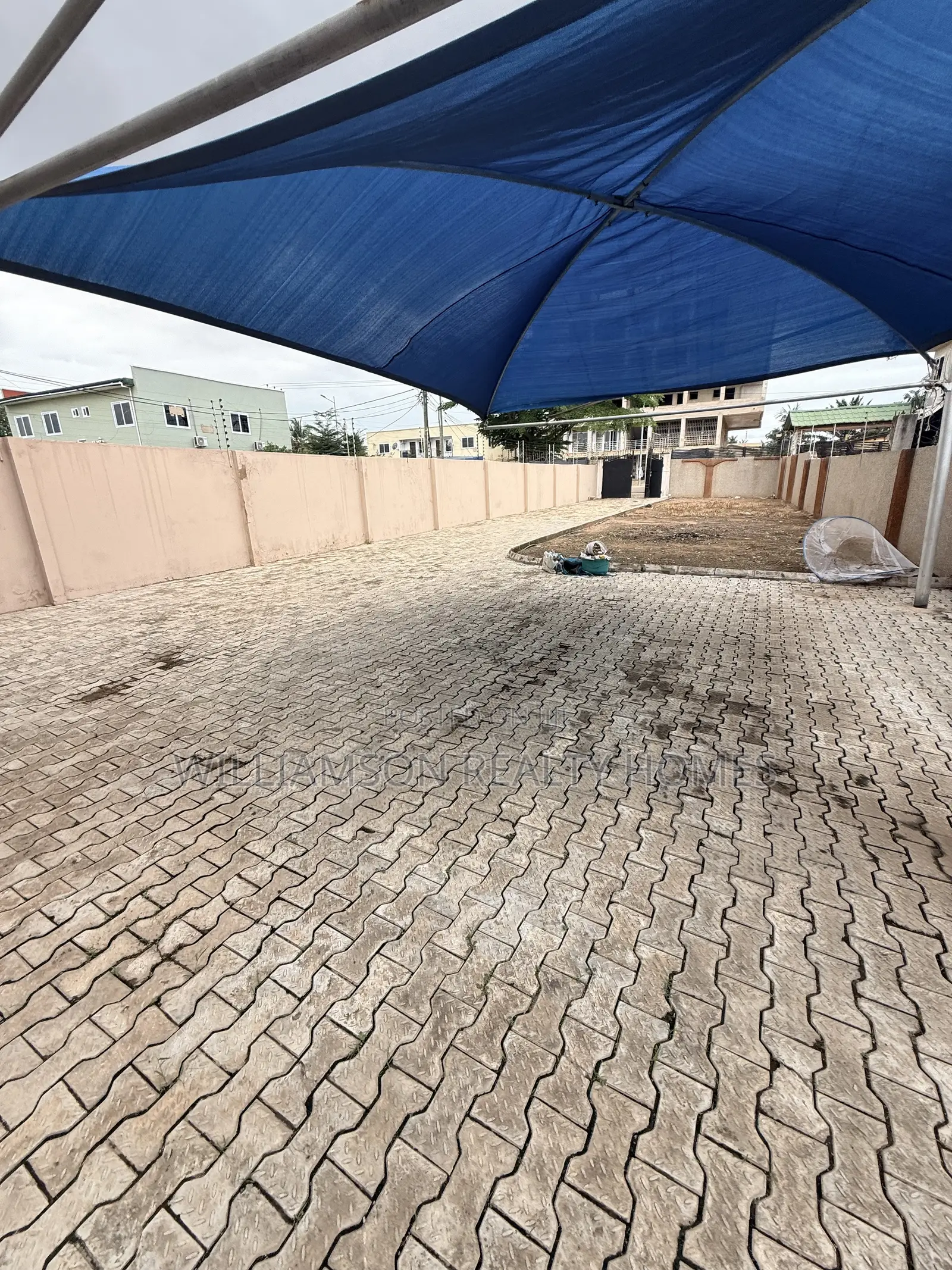 3bdrm Duplex in Community 18 Area, Spintex for rent