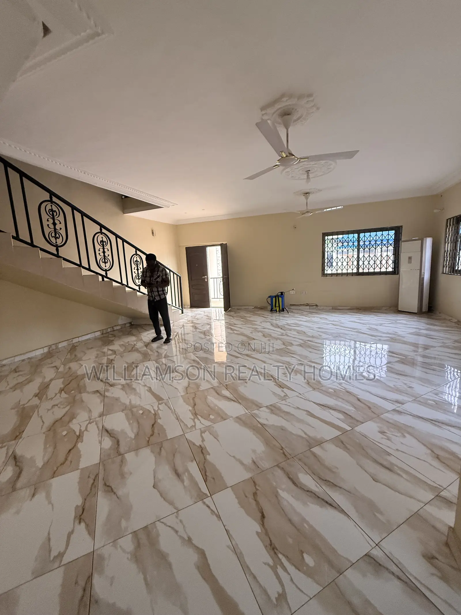 3bdrm Duplex in Community 18 Area, Spintex for rent