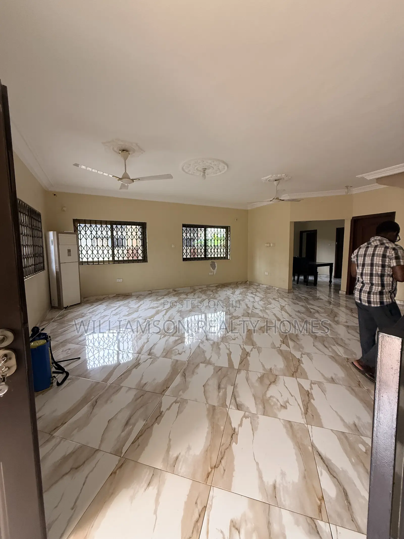 3bdrm Duplex in Community 18 Area, Spintex for rent