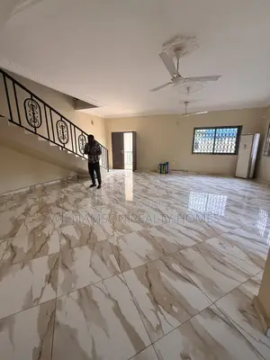 3bdrm Duplex in Community 18 Area, Spintex for rent