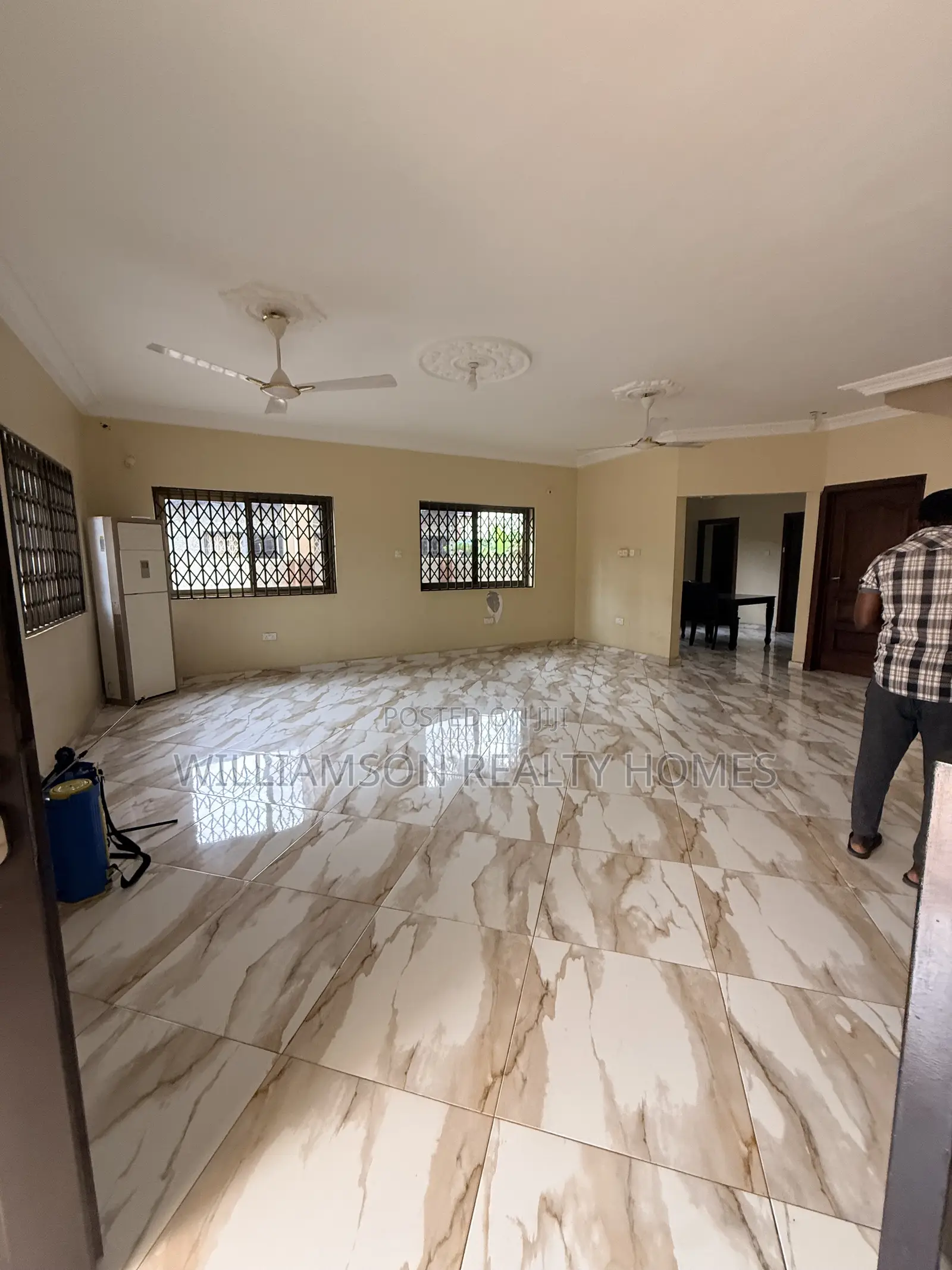 3bdrm Duplex in Community 18 Area, Spintex for rent
