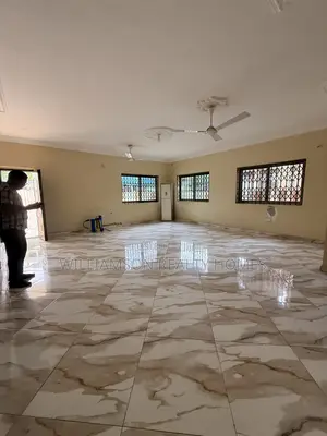 3bdrm Duplex in Community 18 Area, Spintex for rent