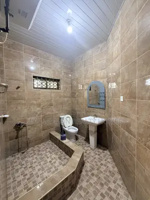 3bdrm Duplex in Community 18 Area, Spintex for rent