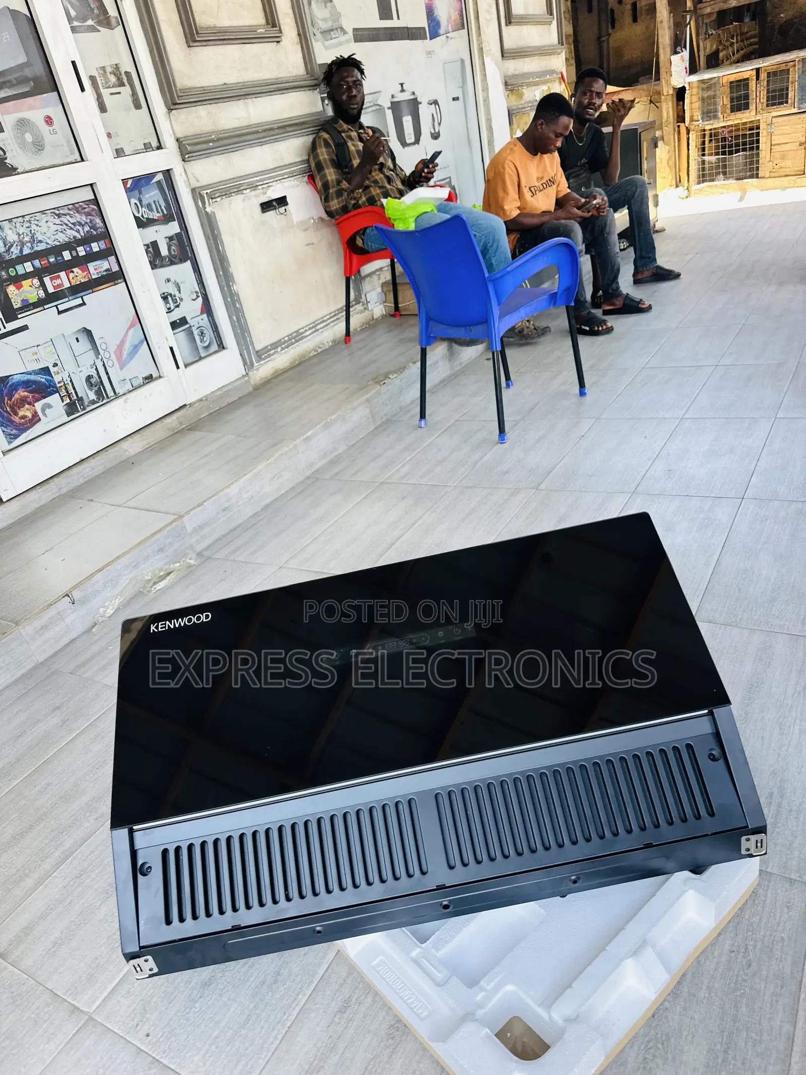 Place the New Kenwood 90cm Mirror Black Finish Extractor