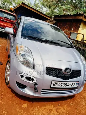 Toyota Vitz 2010 Silver