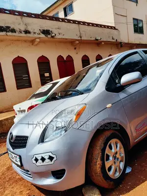 Toyota Vitz 2010 Silver