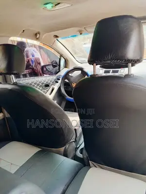 Toyota Vitz 2010 Silver