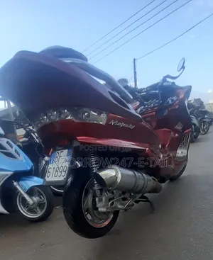 Yamaha Majesty 2021 Red