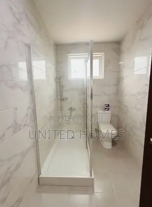 5bdrm House in West Hills Mall Area for sale