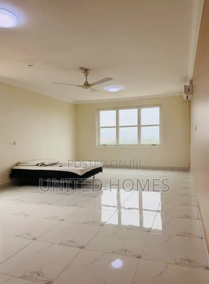 5bdrm House in West Hills Mall Area for sale