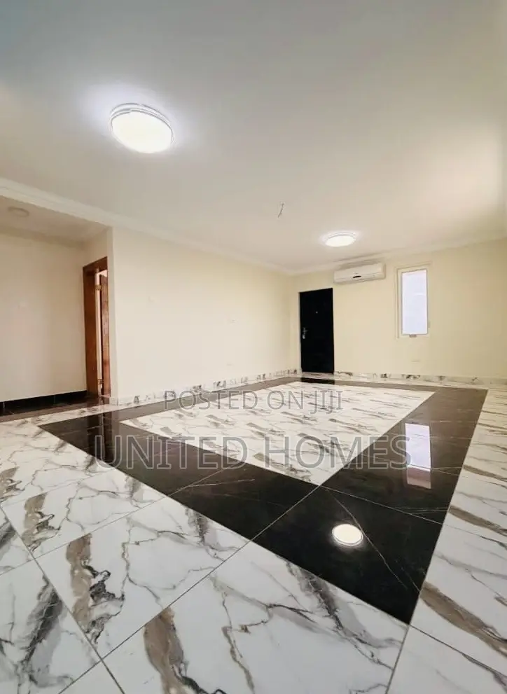 5bdrm House in West Hills Mall Area for sale