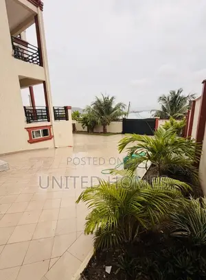5bdrm House in West Hills Mall Area for sale