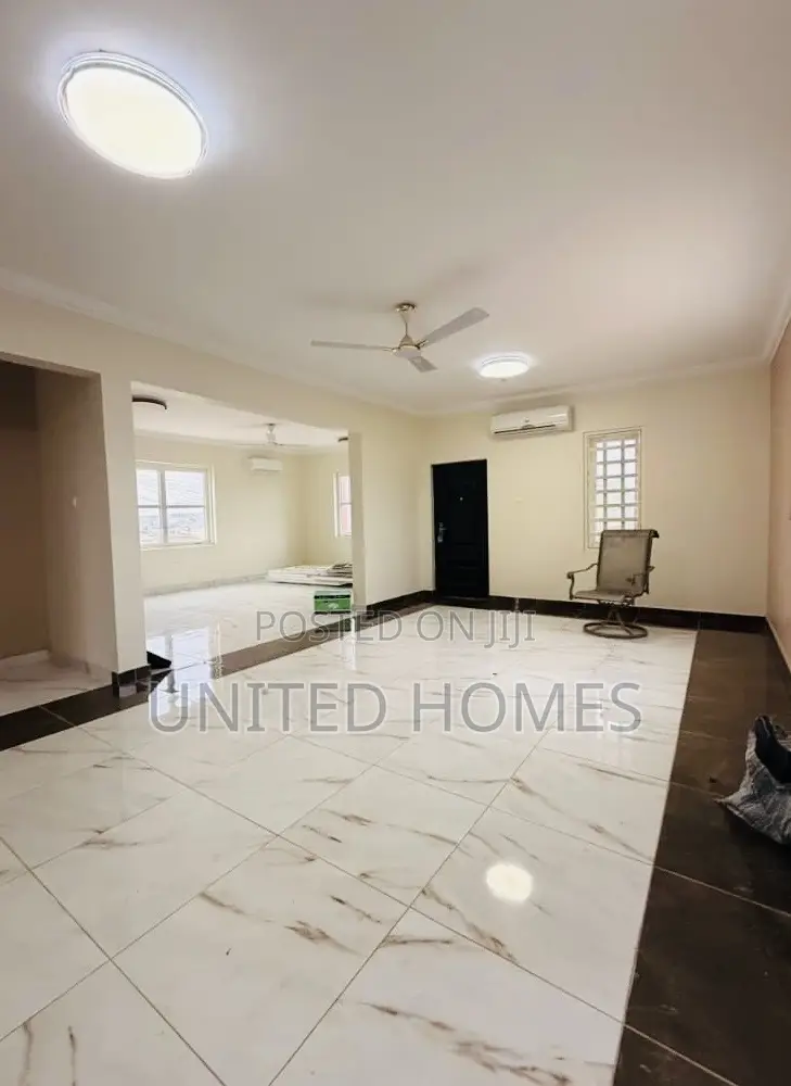 5bdrm House in West Hills Mall Area for sale