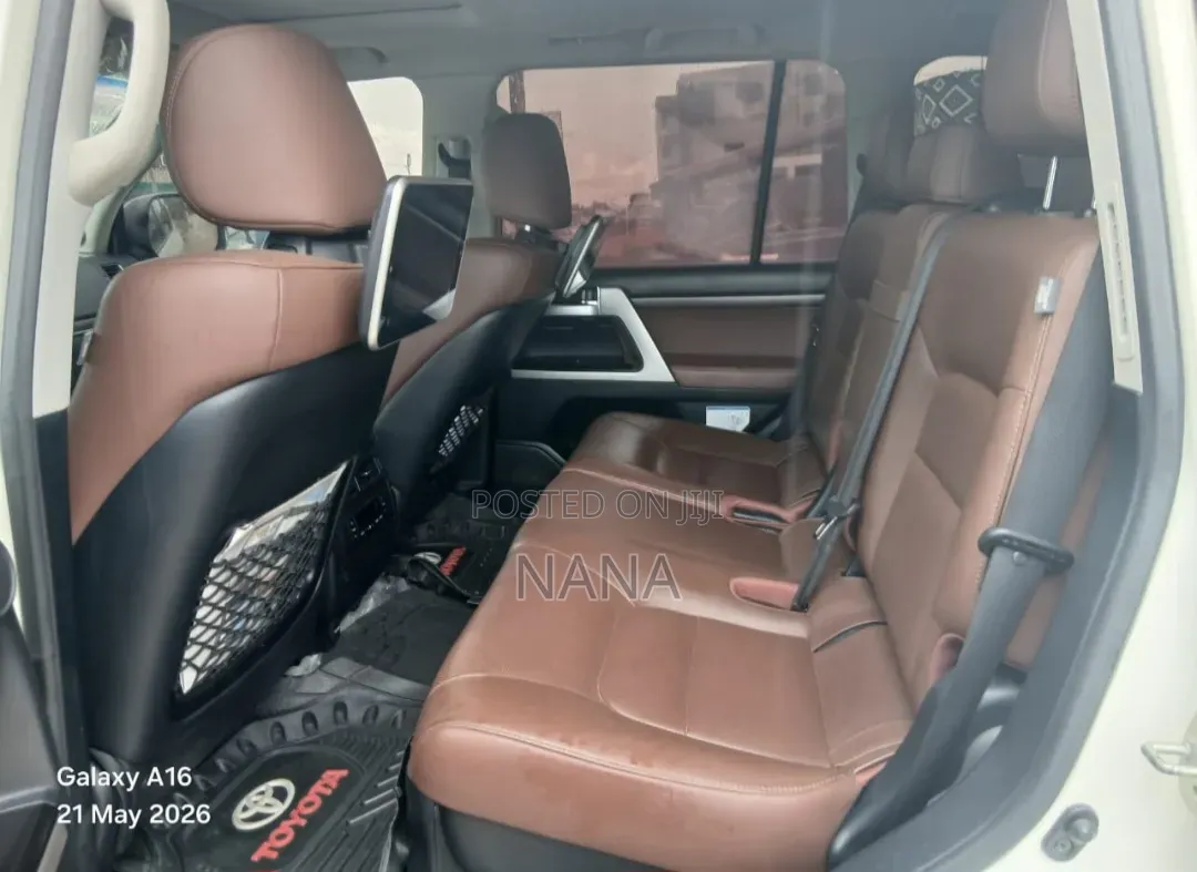 Toyota Land Cruiser 5.7 V8 VXR 2020 White