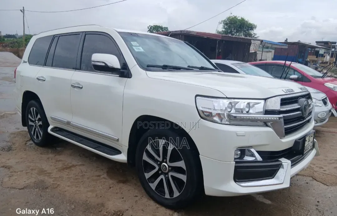 Toyota Land Cruiser 5.7 V8 VXR 2020 White