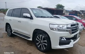 Toyota Land Cruiser 5.7 V8 VXR 2020 White