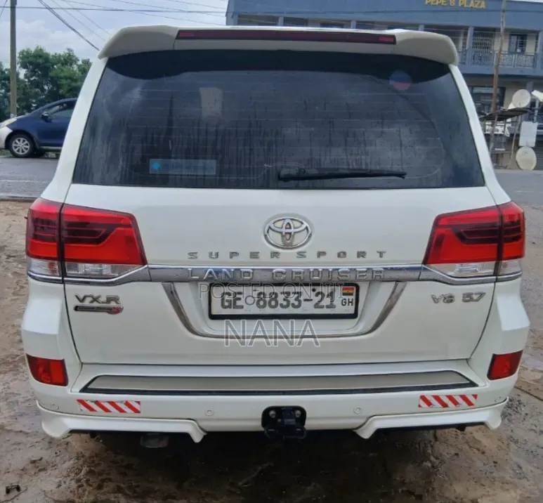 Toyota Land Cruiser 5.7 V8 VXR 2020 White