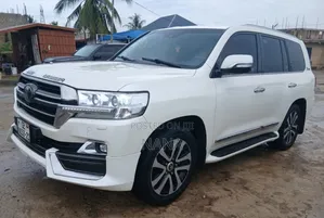 Toyota Land Cruiser 5.7 V8 VXR 2020 White