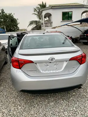 Toyota Corolla XSE 4dr Sedan (1.8L 4cyl CVT) 2017 Silver