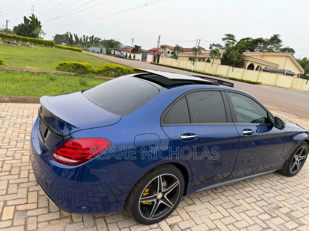 Mercedes-Benz C300 2017 Blue