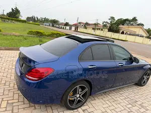 Mercedes-Benz C300 2017 Blue