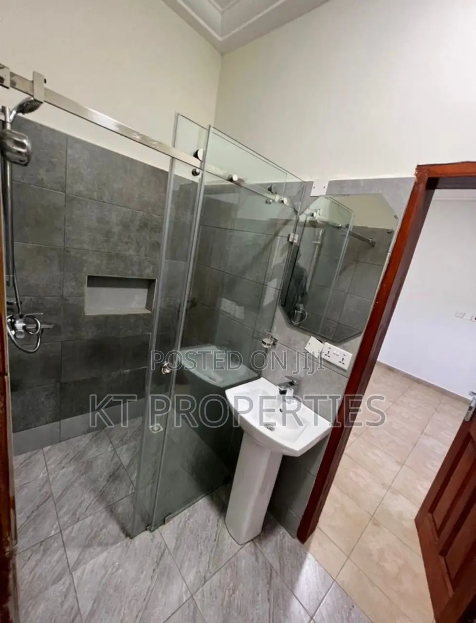 3bdrm Apartment in Dome for rent