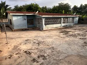 7bdrm House in Breman West, Kumasi Metropolitan for sale