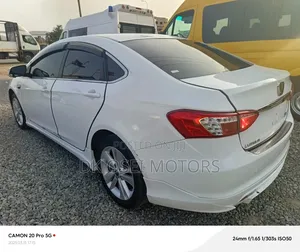 Luxgen U6 2.0 Petrol FWD 2013 White