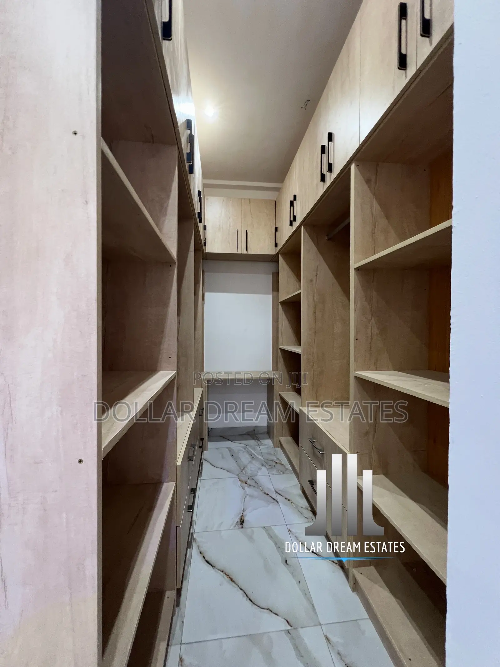 4bdrm House in Adjiriganor for sale